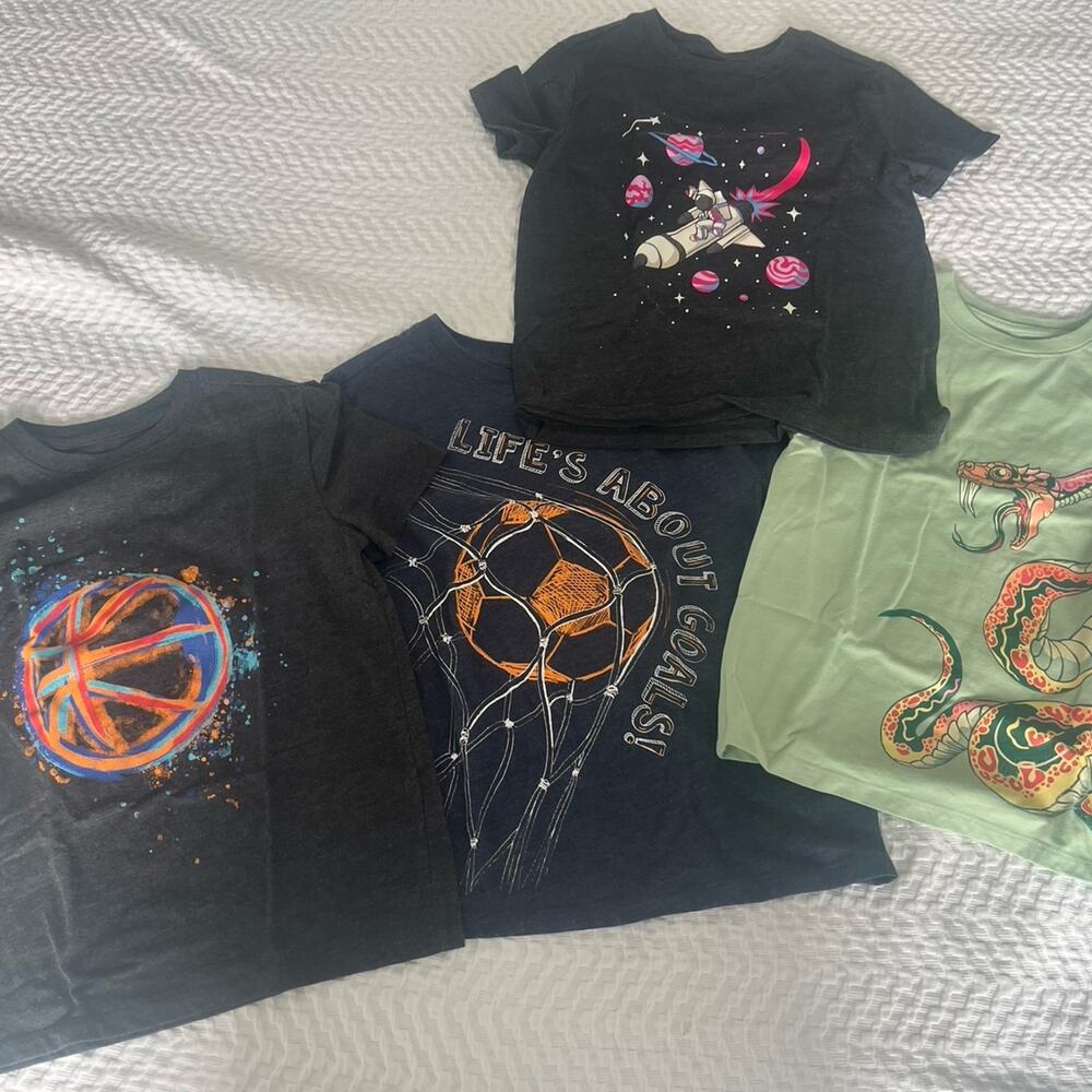 Cat & Jack boys size small 6/7 four pack short sleeve T-shirt bundle